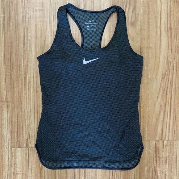 Nike Aeroreact Fitted Tank EUC - Picture 1 of 8